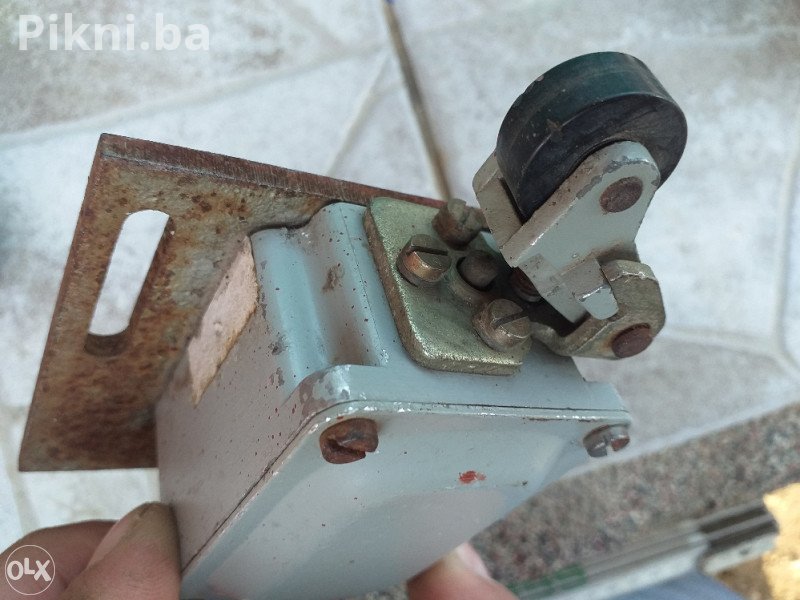 Industrijski Granični Prekidač sa Točkićem - Robus