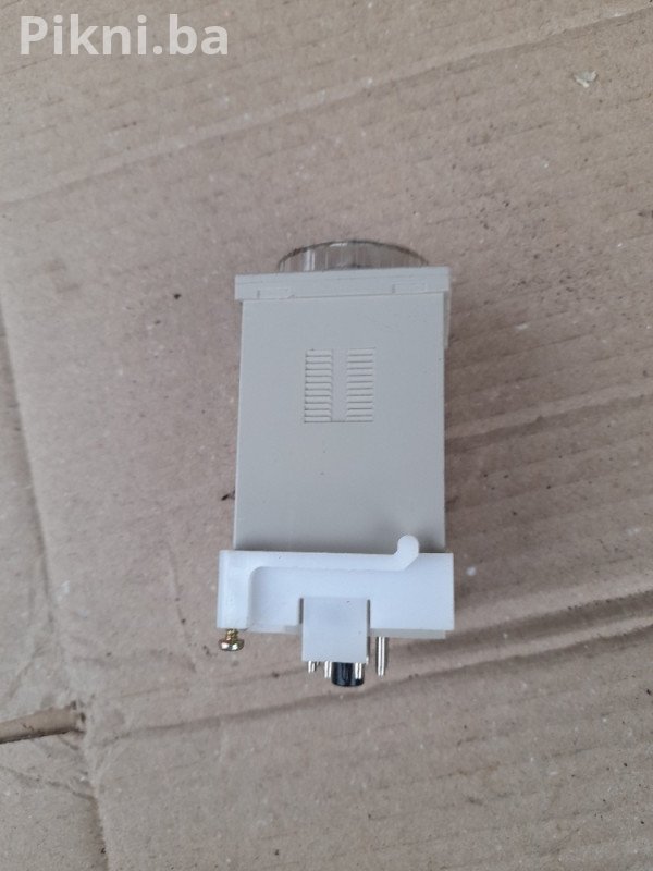 Stare unikatne makaze za šišanje Cijena po komadu dimenzije su na slikama U super stanju Mobilni telefon i viber 066/230-139