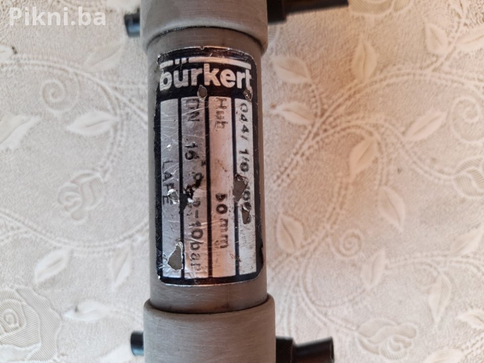 Pneumatski cilindar BURKERT klip dvosmerni