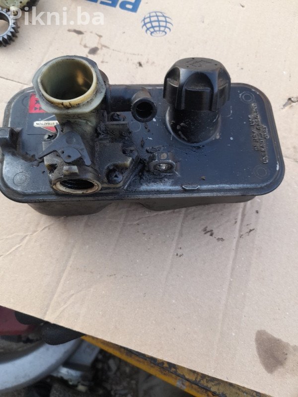 Karburator kosacice Briggs stratton Tecumsen sa rezervarom I filterom