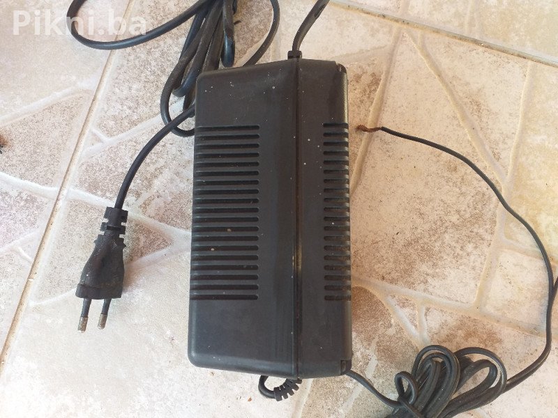 PROFESIONALNI IC STABILIZIRANI AC/DC NAPONSKI ADAPTER 4.0A
