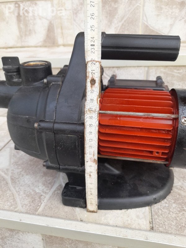 Prodajem prenosnu pumpu za vodu - Savršena za vrt i baštu!