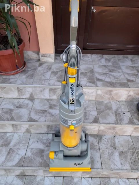 Stapni usisivac DYSON DC04 kicni usisivaci citaj pod detaljno