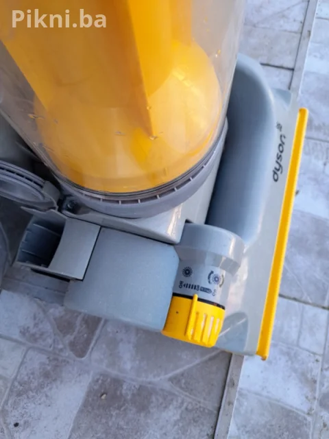Stapni usisivac DYSON DC04 kicni usisivaci citaj pod detaljno 13