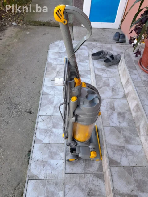Stapni usisivac DYSON DC04 kicni usisivaci citaj pod detaljno 11