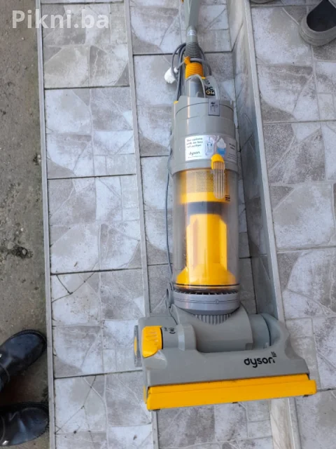Stapni usisivac DYSON DC04 kicni usisivaci citaj pod detaljno 8