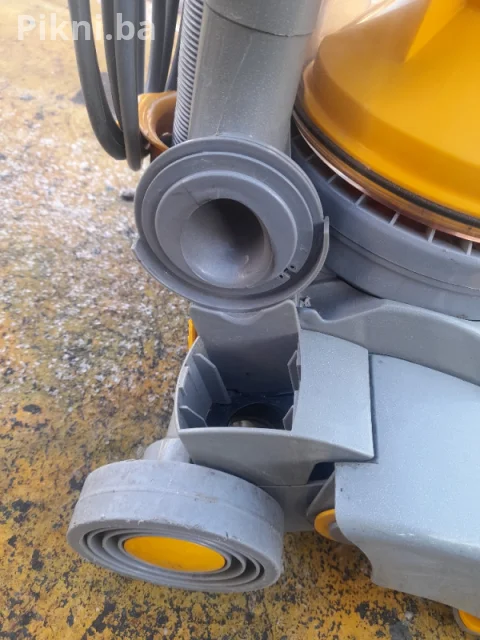 Stapni usisivac DYSON DC04 kicni usisivaci citaj pod detaljno 3