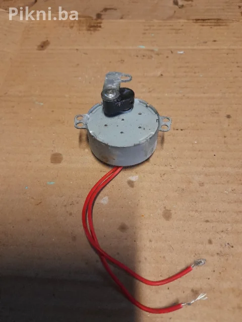 Mini motor sa reduktorom 220v 4w elektromotori 3