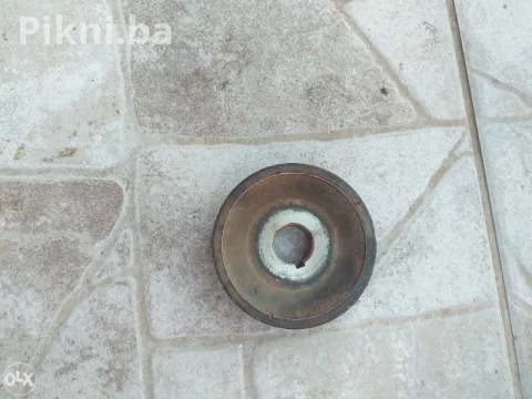 Remenica / Kotač sa Utorom za V-Remen (Fi 17mm Osovina) - 25 KM!