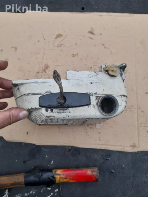 STIHL Starter (Kućište za Paljenje) sa Rezervoarom - Oštećen 6