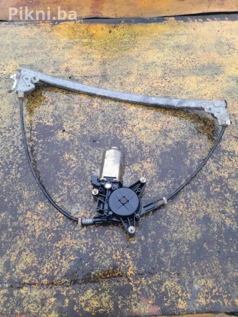 ISPRAVAN MOTOR I MEHANIZAM ZA PODIZANJE PROZORA 6