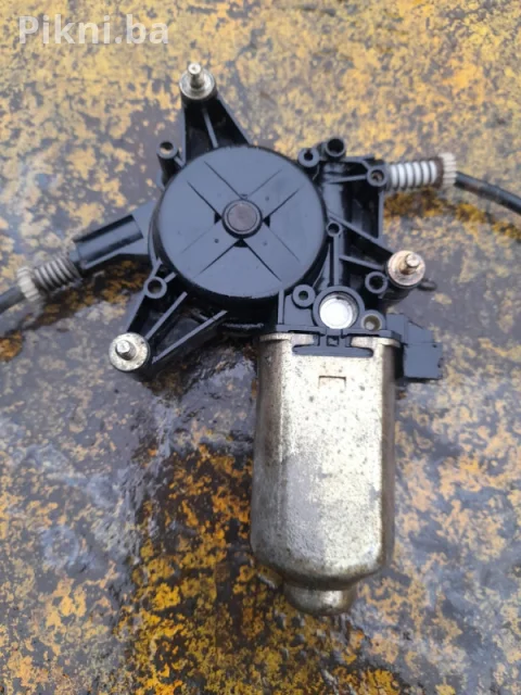 ISPRAVAN MOTOR I MEHANIZAM ZA PODIZANJE PROZORA 5