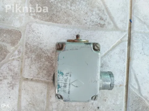 Rotacioni Granični Prekidač KT2-2 - Liveno Industrijsko Kućište