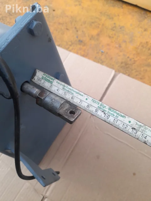Starter paljenja od motorne pile U super ispravnom stanju Mobilni telefon I viber 066230-139 CJENA BRZE DOSTAVE 8KM Pogledajte ostale artikle na mom profilu hvala 8