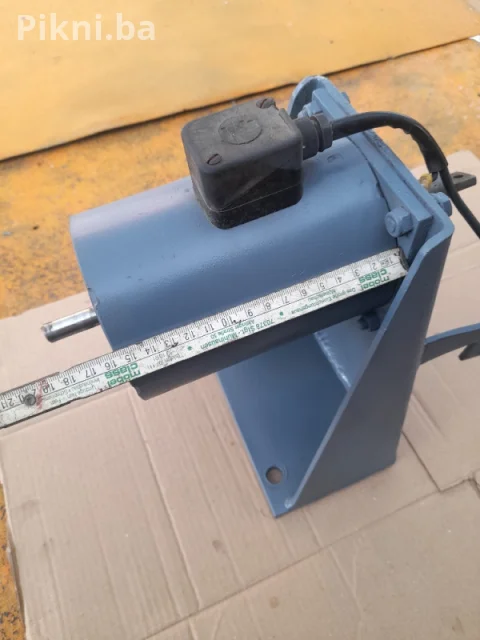 Starter paljenja od motorne pile U super ispravnom stanju Mobilni telefon I viber 066230-139 CJENA BRZE DOSTAVE 8KM Pogledajte ostale artikle na mom profilu hvala 4