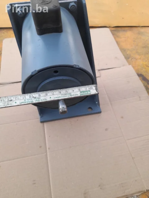 Starter paljenja od motorne pile U super ispravnom stanju Mobilni telefon I viber 066230-139 CJENA BRZE DOSTAVE 8KM Pogledajte ostale artikle na mom profilu hvala 3
