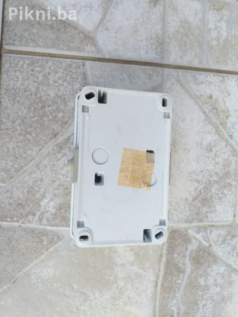 Punjac 5v DC 500mA u super ispravnom stanju nagradna 3