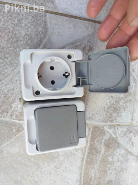 Punjac 5v DC 500mA u super ispravnom stanju nagradna