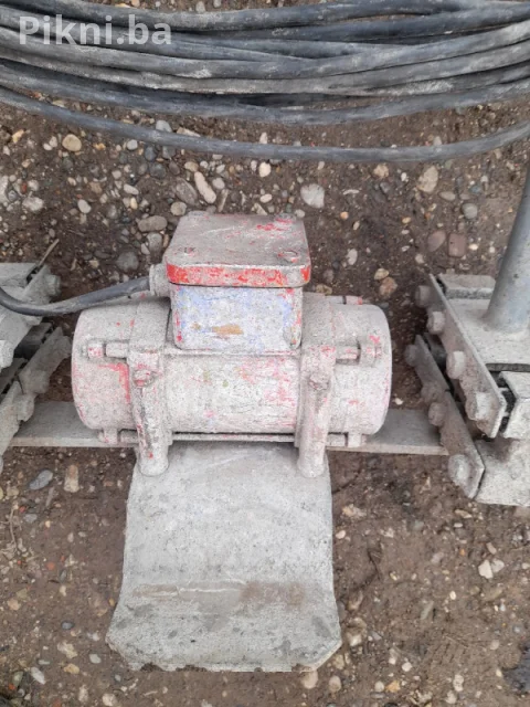 Polovna HILTI Ploca Ja nisam koristio Ovakva je stigla sa njemackog mobilnog telefona i vibera 066/230-139 CJENA BRZE DOSTAVE 8-10KM Pogledajte i ostale artikle na mom profilu hvala 10