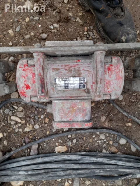 Polovna HILTI Ploca Ja nisam koristio Ovakva je stigla sa njemackog mobilnog telefona i vibera 066/230-139 CJENA BRZE DOSTAVE 8-10KM Pogledajte i ostale artikle na mom profilu hvala 6