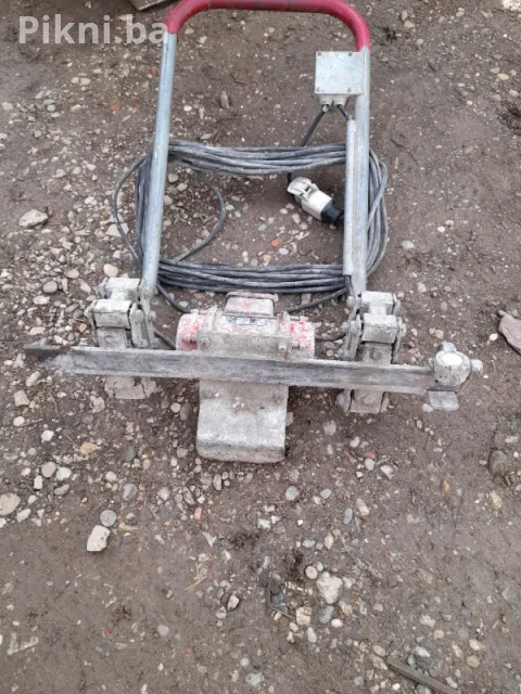 Polovna HILTI Ploca Ja nisam koristio Ovakva je stigla sa njemackog mobilnog telefona i vibera 066/230-139 CJENA BRZE DOSTAVE 8-10KM Pogledajte i ostale artikle na mom profilu hvala 5