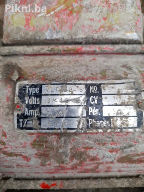 Polovna HILTI Ploca Ja nisam koristio Ovakva je stigla sa njemackog mobilnog telefona i vibera 066/230-139 CJENA BRZE DOSTAVE 8-10KM Pogledajte i ostale artikle na mom profilu hvala