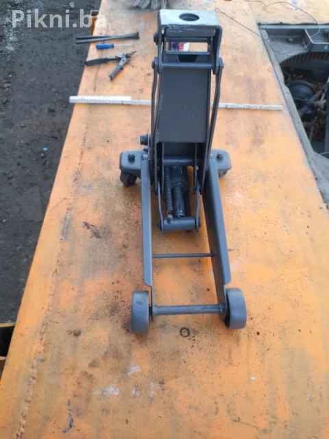 Prekidac sa elektronikom od profesionalne sporeta ima na sebi 2 lampice U super ispravnom stanju Mobilni telefon I viber 066230-139 CJENA BRZE DOSTAVE 8KM 8