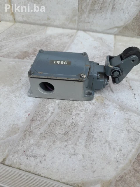 INDUSTRIJSKI KRAJNJI PREKIDAČI SIEMENS 3SE2 (Aluminijum) - 6 KOMA 8