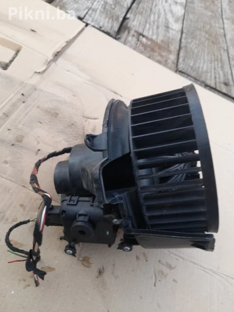 Prodajem ventilator kabine / puhalo za VW, Audi, Škodu (BOSCH 0 1 9
