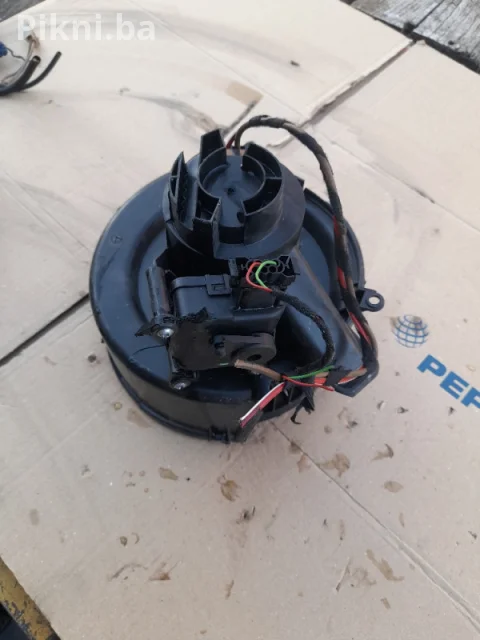 Prodajem ventilator kabine / puhalo za VW, Audi, Škodu (BOSCH 0 1 4