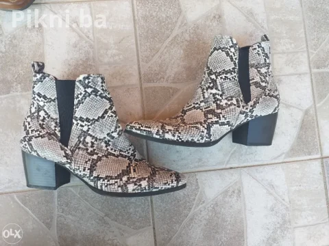 EKSKLUZIVNE ČIZMICE ZMIJSKI PRINT (Kao NOVE!) - Br. 41