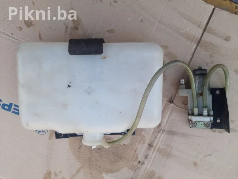 Posuda i pumpica za pranje stakla Mercedes L 608 12V (80 KM)