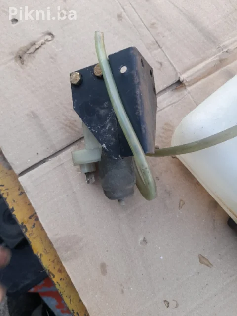 Posuda i pumpica za pranje stakla Mercedes L 608 12V (80 KM) 5