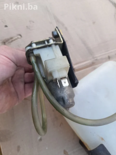 Posuda i pumpica za pranje stakla Mercedes L 608 12V (80 KM) 3