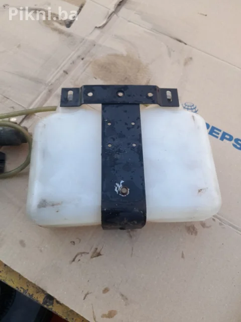 Posuda i pumpica za pranje stakla Mercedes L 608 12V (80 KM)