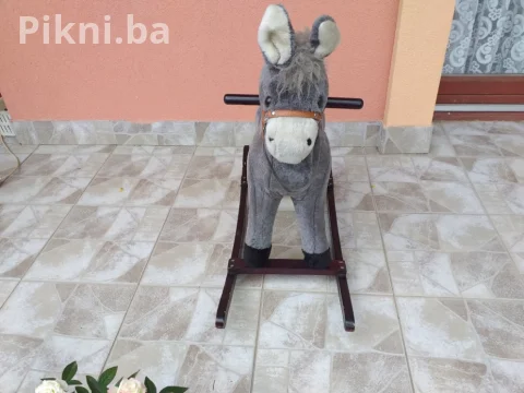 Plišani konjić za ljuljanje sa zvukom (Njače kao pravi!) 5