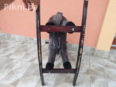 Plišani konjić za ljuljanje sa zvukom (Njače kao pravi!)