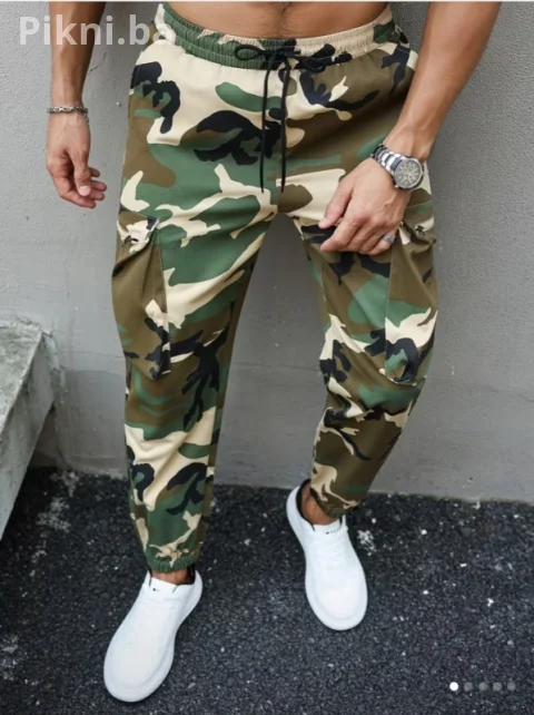 Maskirne Cargo Pantalone / Jogger - NOVO - Veličina XL