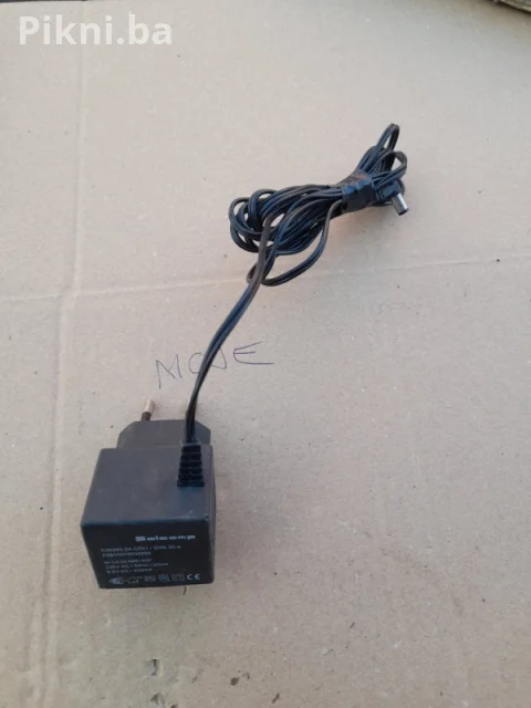 OGLAS ZA PRODAJU: SALCOMP AC ADAPTER 9.5V / 400mA PUNJAČ 4