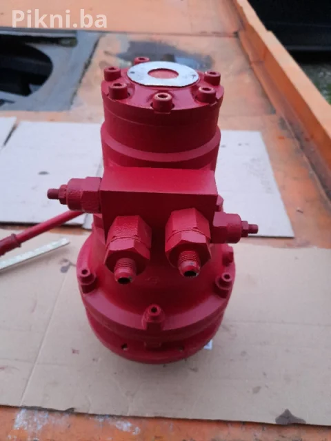 GOTOVO NOV! Brevini Hidro-Motor sa Reduktorom EM1010-80 (Samo 500 7