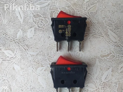 MINI prekidač 3 pina 220v 3 komada 10 km