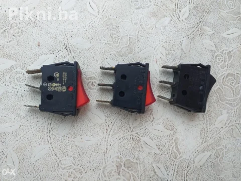 MINI prekidač 3 pina 220v 3 komada 10 km