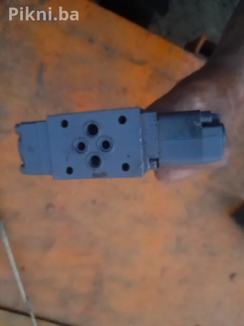 Hidraulicna komanda razvodnik hidraulika bager traktor kamion 4