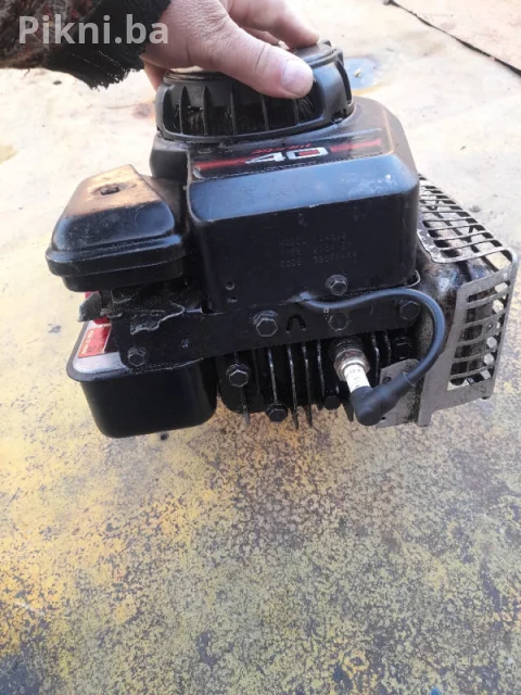 Briggs / Stratton Sprint 40 Motor za Kosilicu / 10A902 / ISPRAVAN 10
