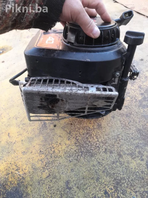Briggs / Stratton Sprint 40 Motor za Kosilicu / 10A902 / ISPRAVAN 9