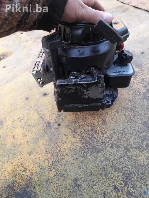 Briggs / Stratton Sprint 40 Motor za Kosilicu / 10A902 / ISPRAVAN 8