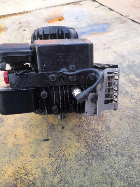 Briggs / Stratton Sprint 40 Motor za Kosilicu / 10A902 / ISPRAVAN 5