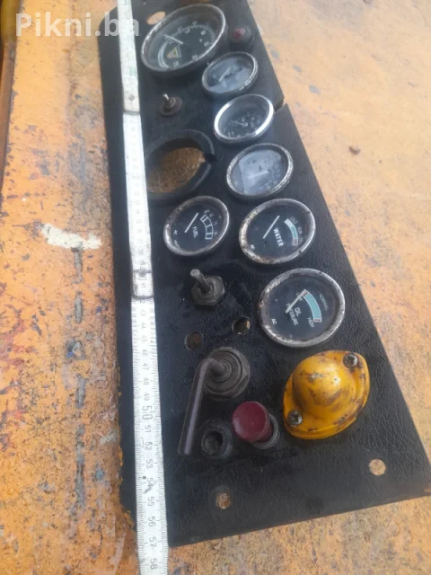 Instrumental tabla traktor bager skip utovarivac kombinirka MF 3