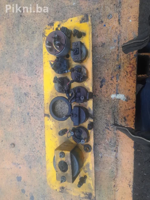 Instrumental tabla traktor bager skip utovarivac kombinirka MF