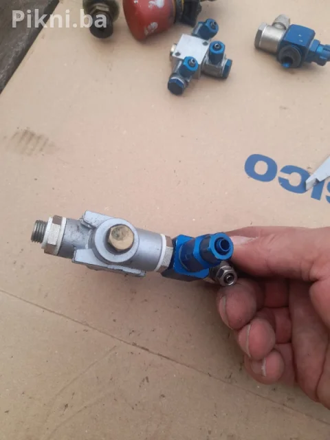 Pneumatski regulator / Ventil za protok UNIVER AM 5243
